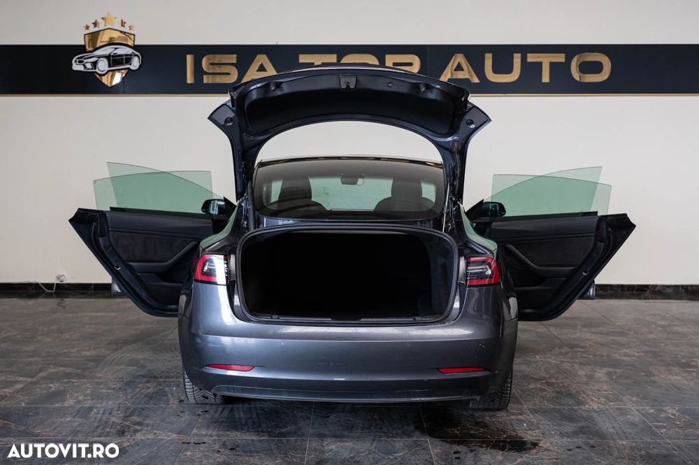 Tesla Model 3 - 3