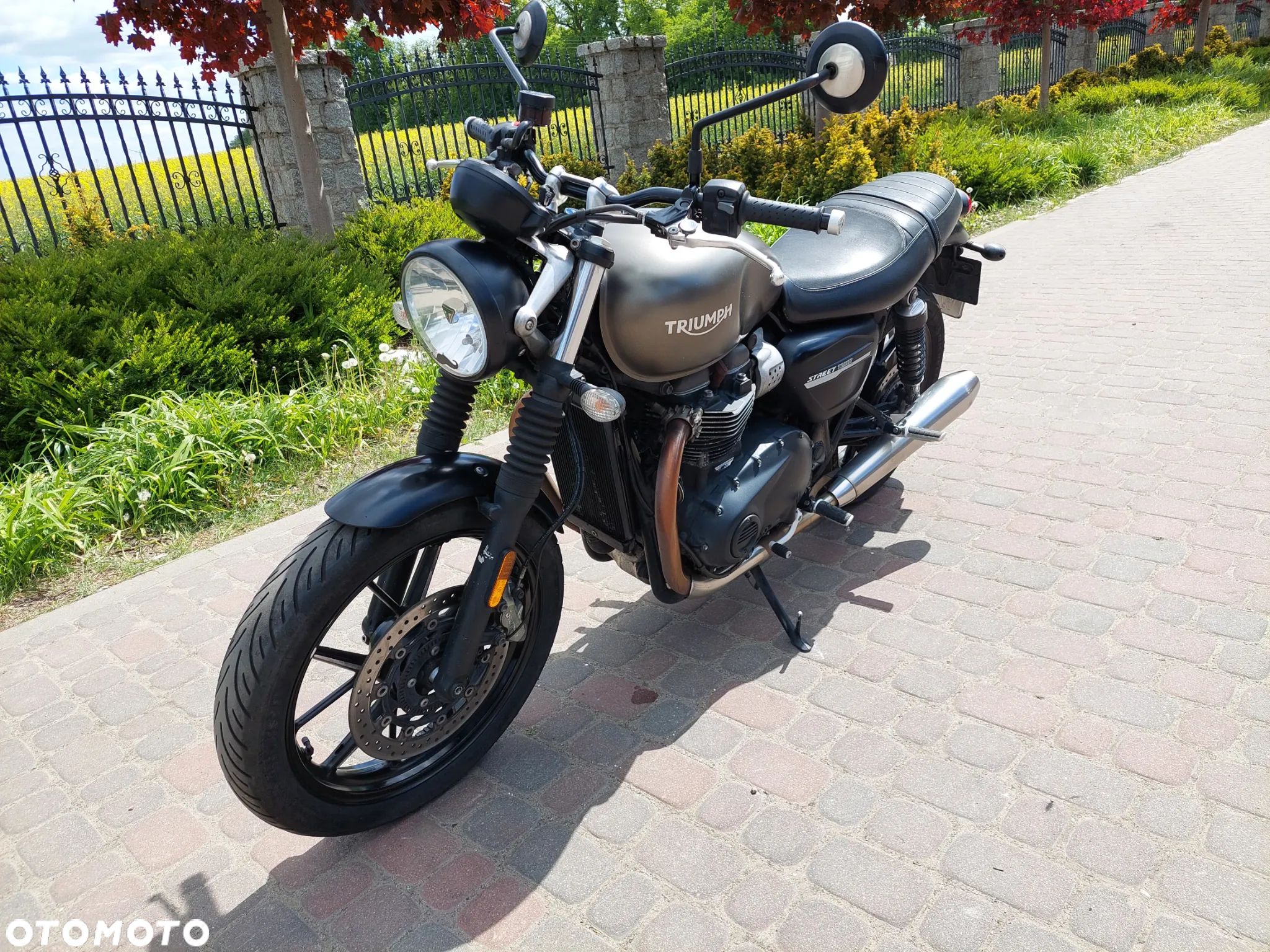 Triumph Street Twin - 1
