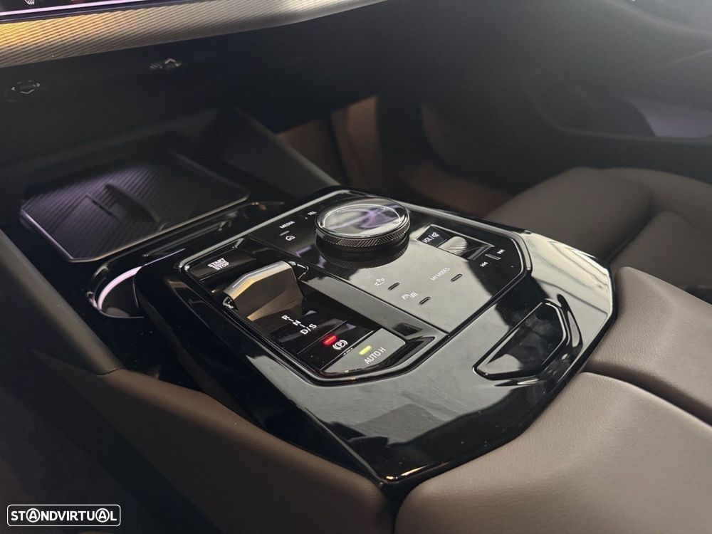 BMW 530 e Pack Desportivo M - 14