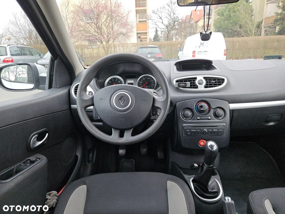 Renault Clio 1.2 16V Alize - 12