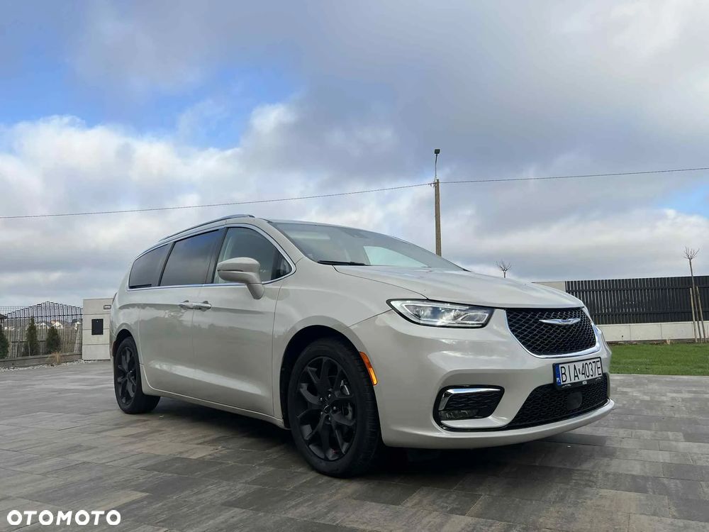 Chrysler Pacifica - 1