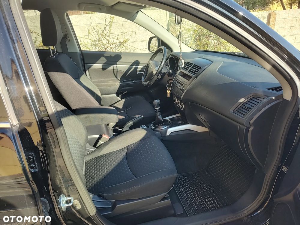 Mitsubishi ASX - 10