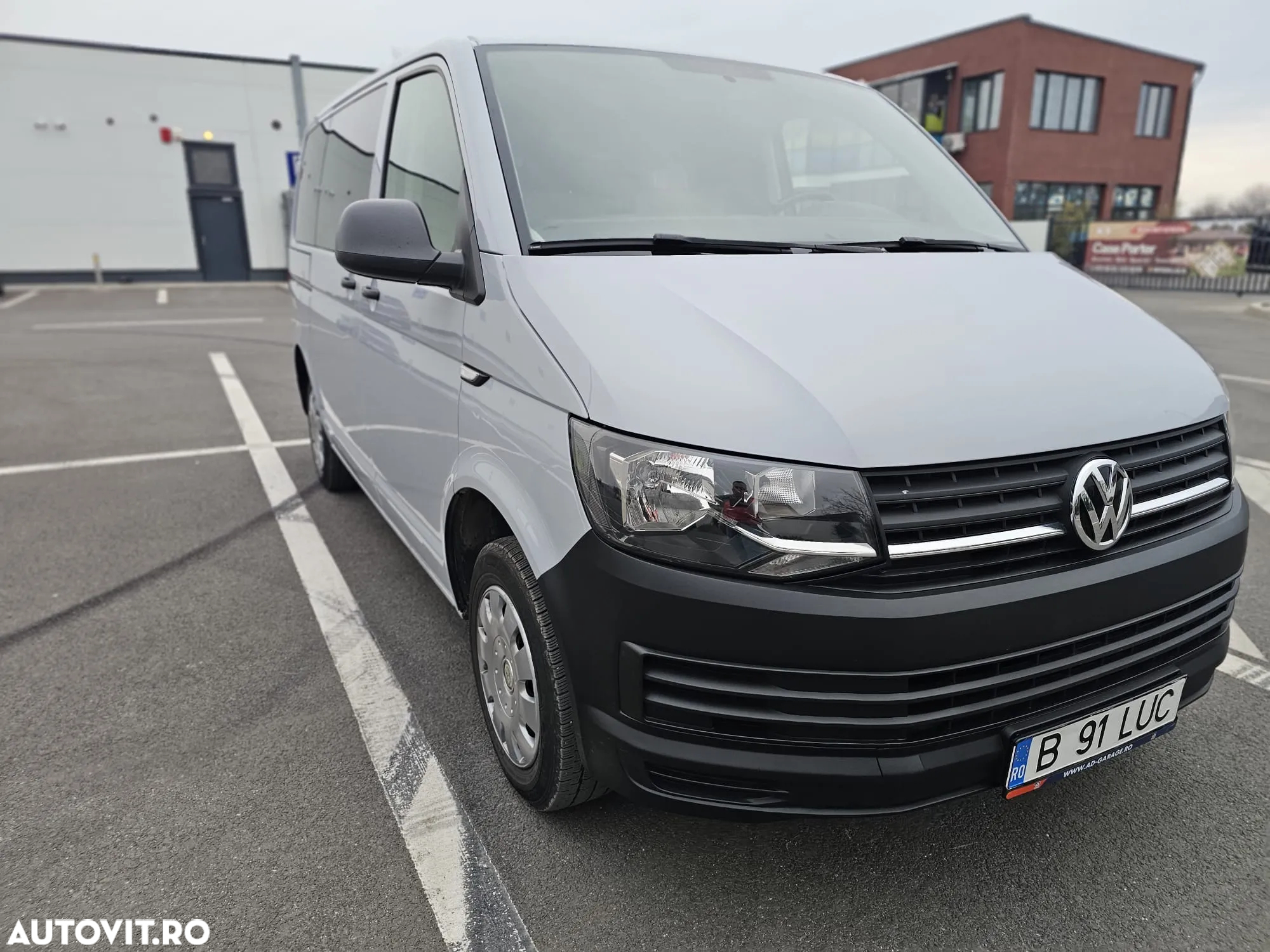 Volkswagen Caravelle - 3