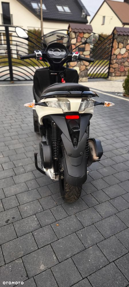 Piaggio MP-3 - 4