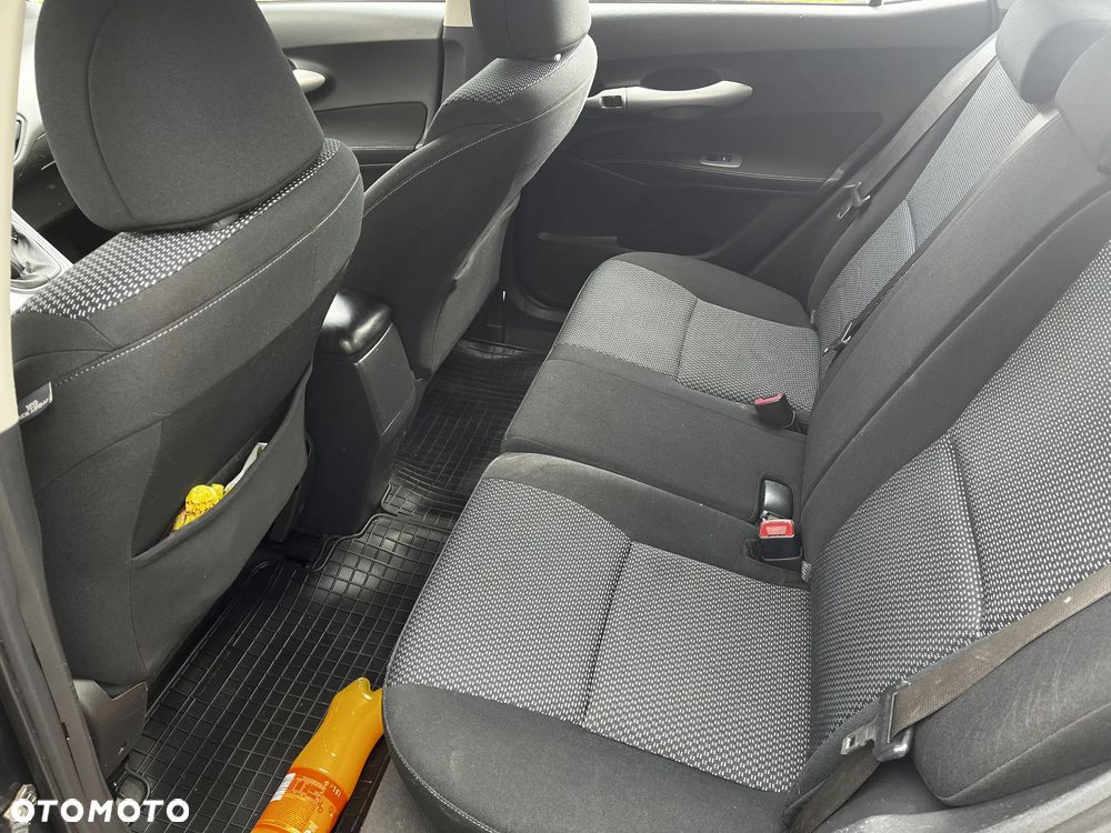 Toyota Auris 1.33 VVT-i Terra - 9