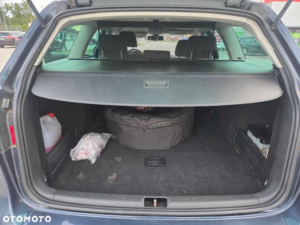 Volkswagen Passat 1.6 Comfortline - 23