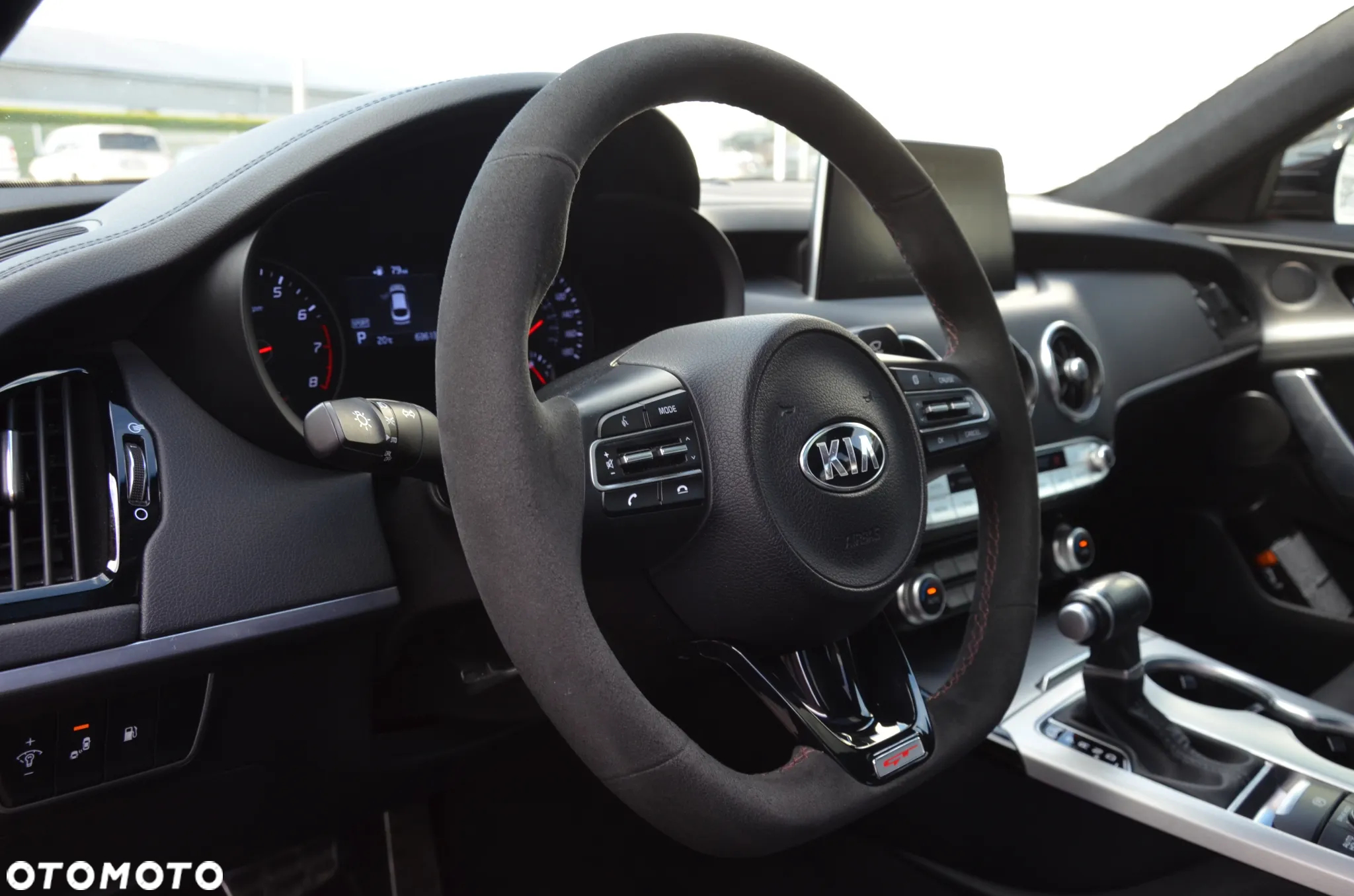 Kia Stinger - 32