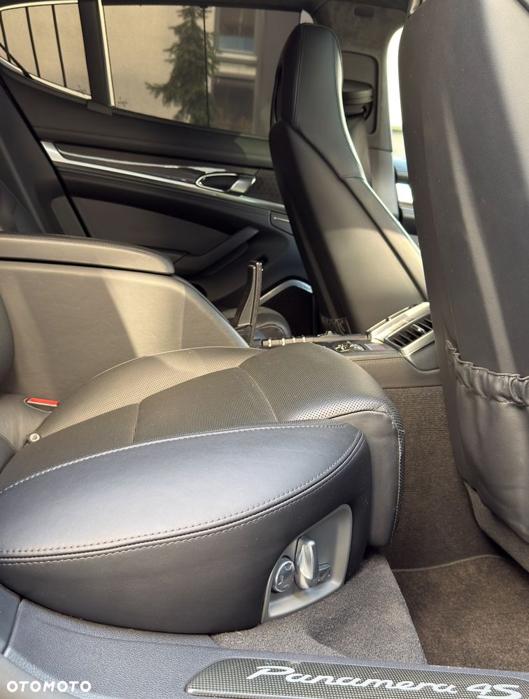 Porsche Panamera 4S PDK - 17