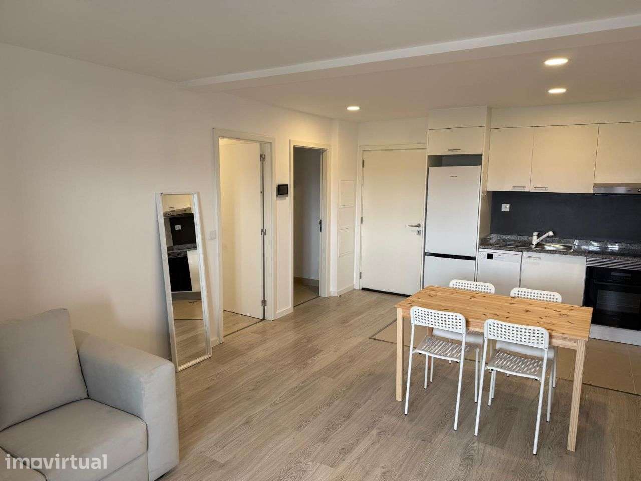 Apartamento T2 novo equipado e mobilado em Aradas - Grande imagem: 2/18