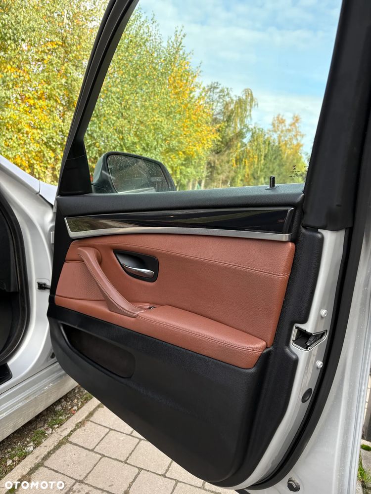 BMW Seria 5 520d - 24