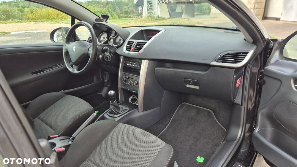 Peugeot 207 CC 1.6 Intense - 26