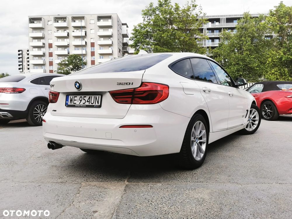 BMW 3GT 320i GPF xDrive Advantage - 23