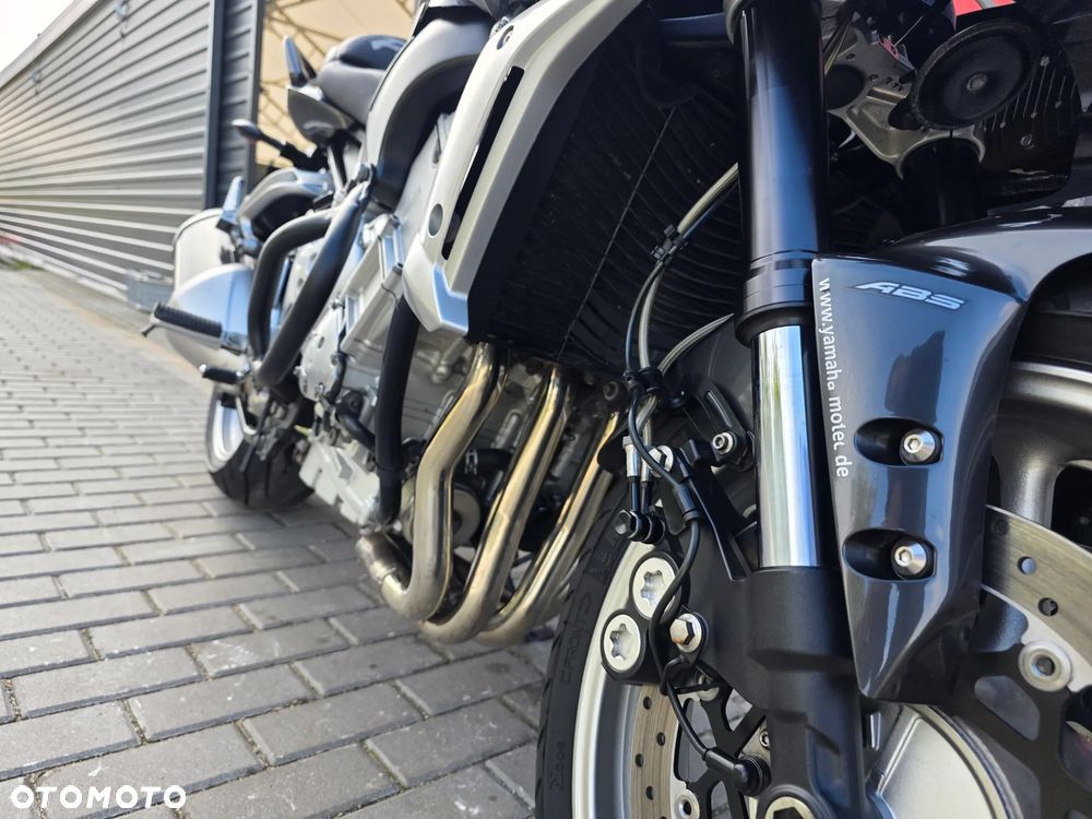 Yamaha FZ - 28