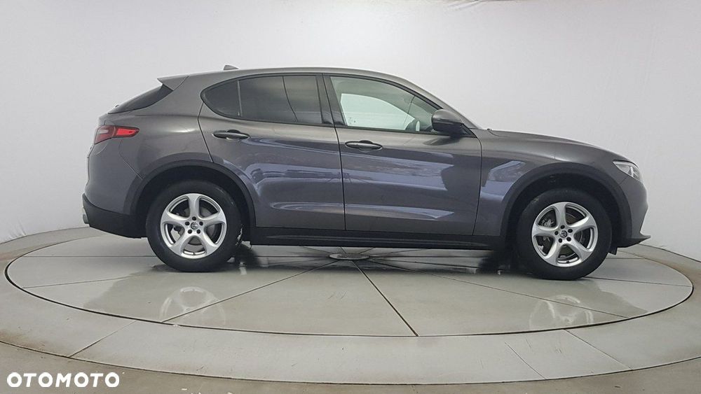 Alfa Romeo Stelvio - 8