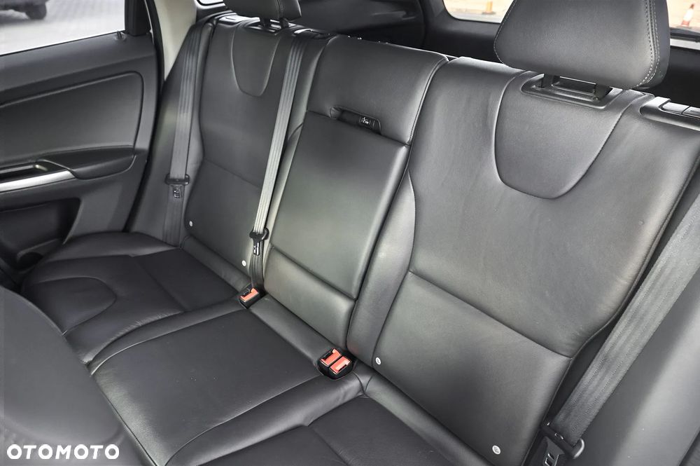 Volvo XC 60 D4 Drive-E Momentum - 25