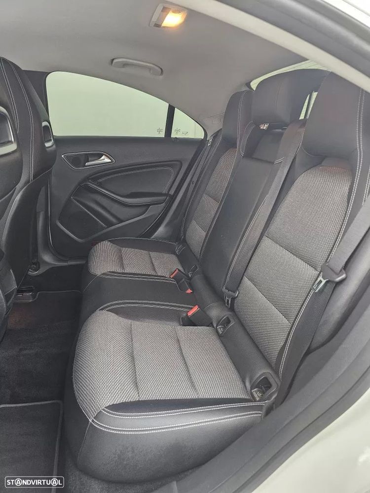 Mercedes-Benz CLA 180 d Urban - 43