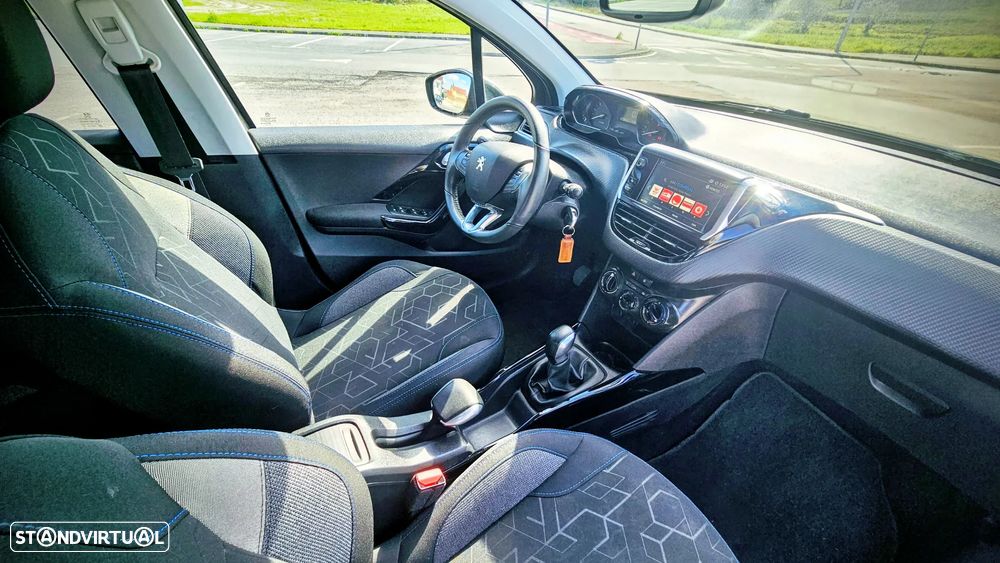 Peugeot 2008 1.5 BlueHDi Signature - 9