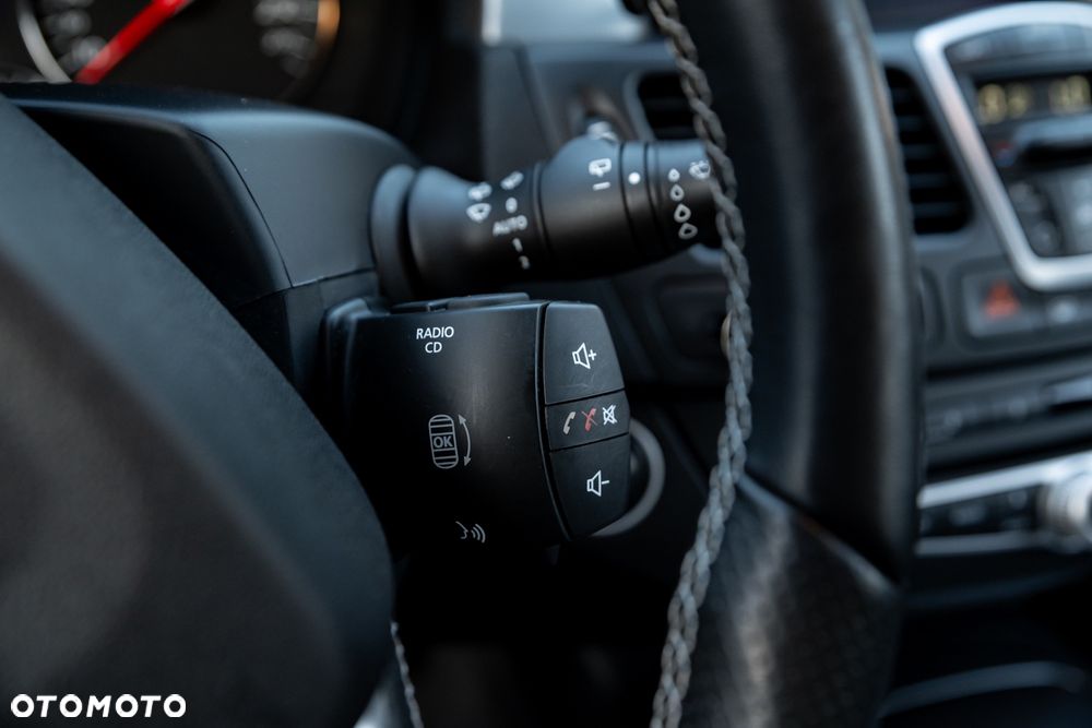 Renault Laguna dCi 180 FAP GT - 35