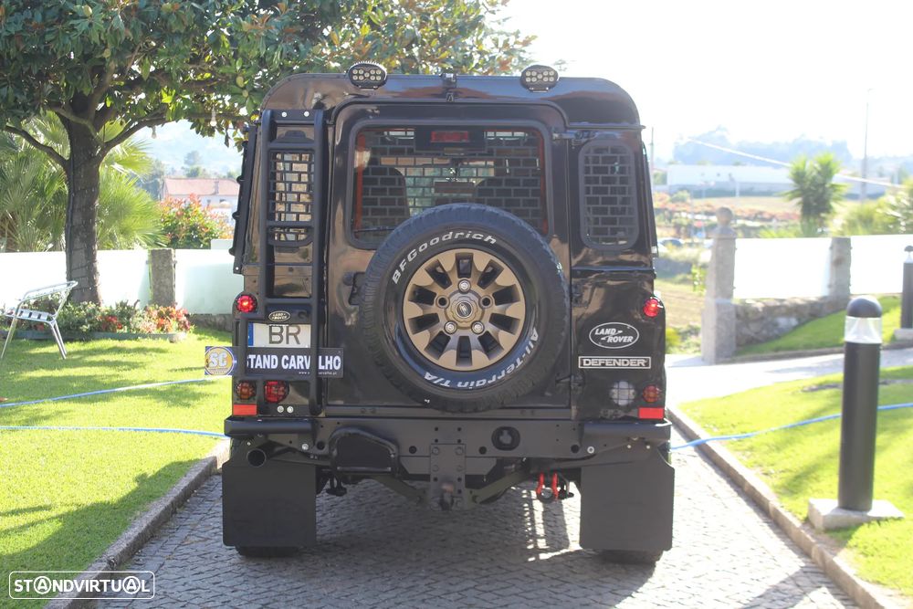Land Rover Defender 110 Black Pearl Limited Edition - 4