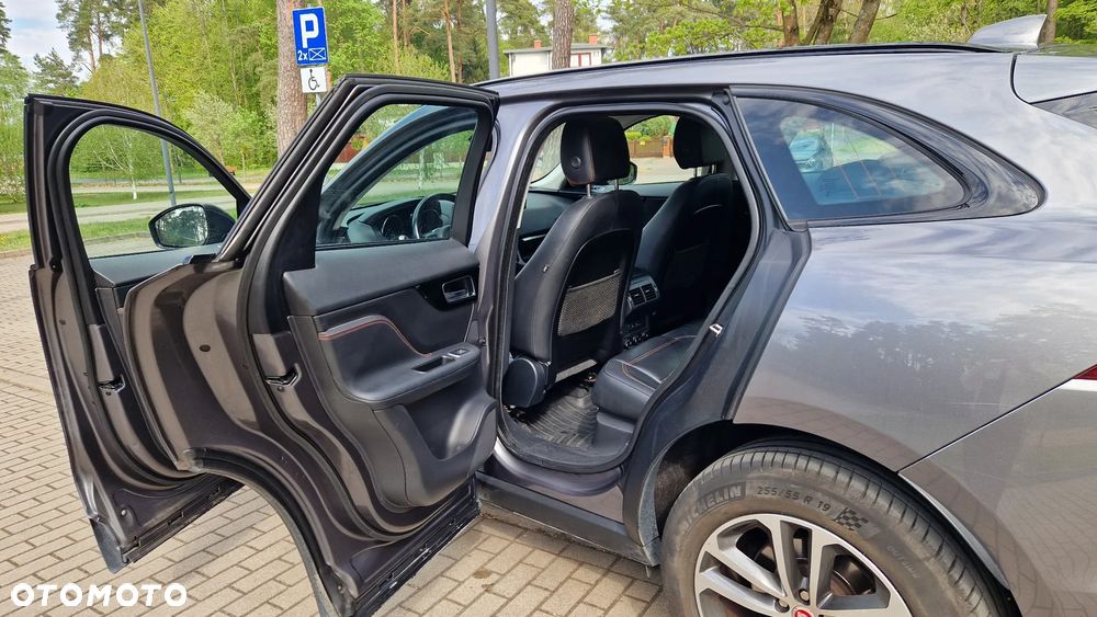 Jaguar F-Pace - 9
