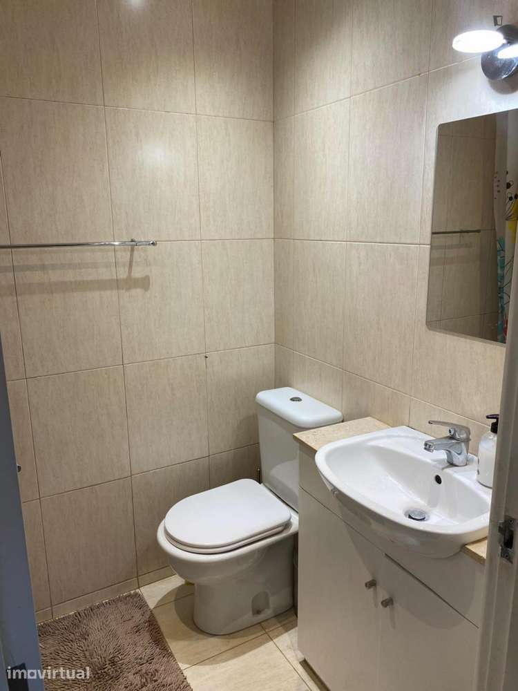 Quarto - localizado em Senhora da Hora Porto - Grande imagem: 2/28