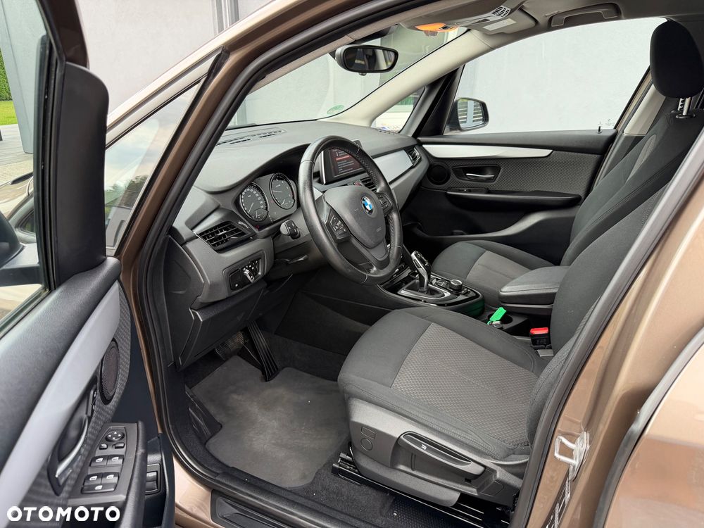 BMW Seria 2 218d - 6