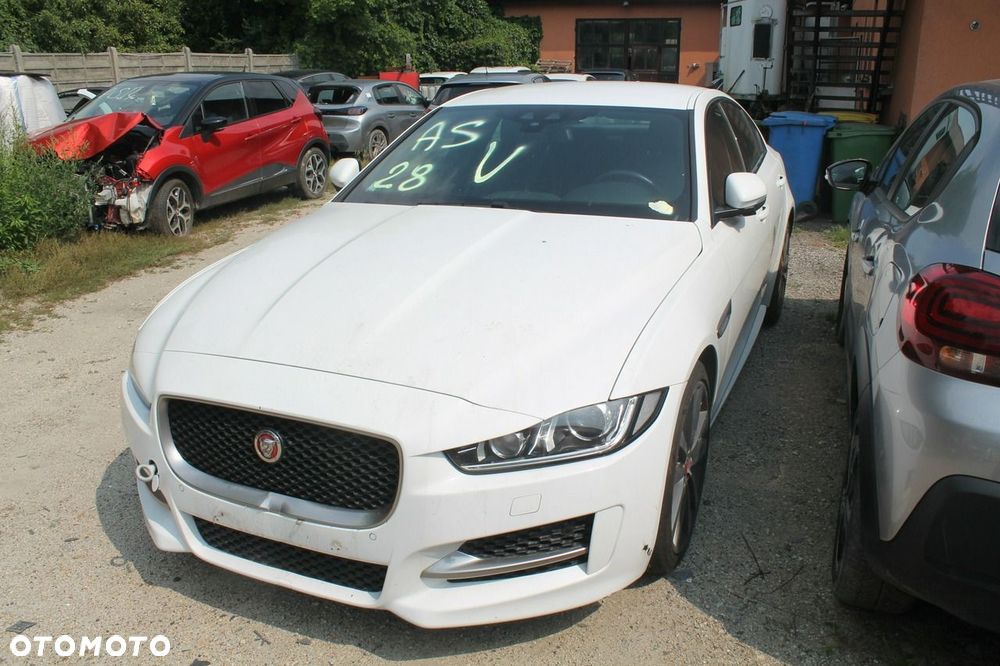 Jaguar XE - 2