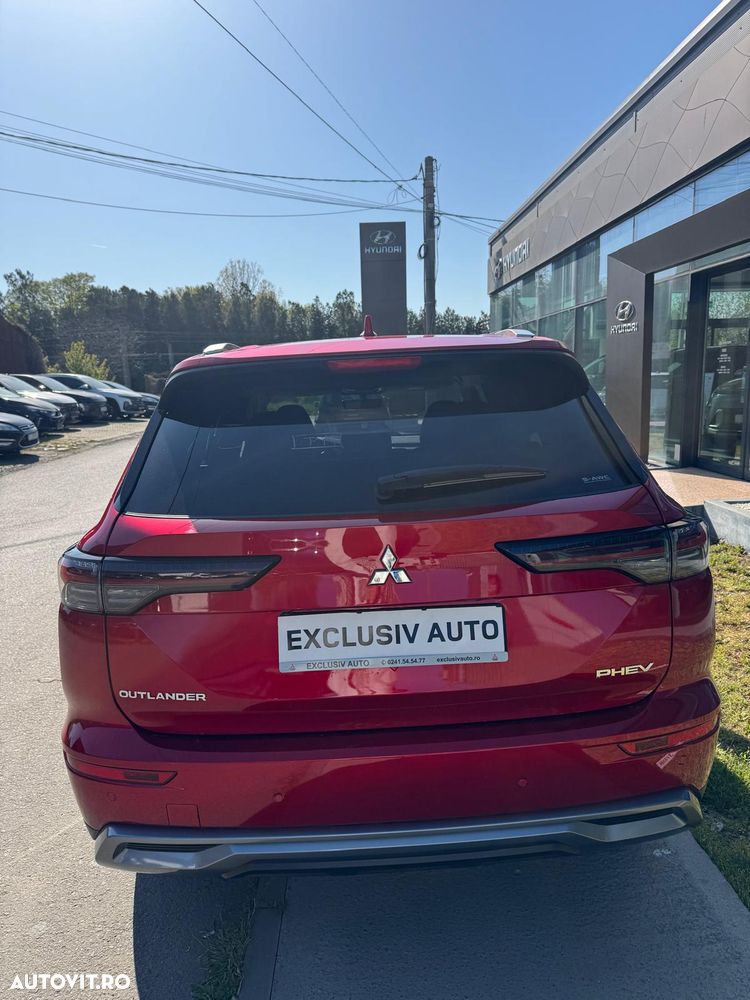 Mitsubishi Outlander 2.4 L 4X4 PHEV Intense - 4