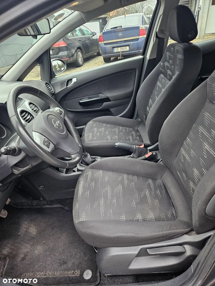 Opel Corsa 1.2 16V Cosmo - 9