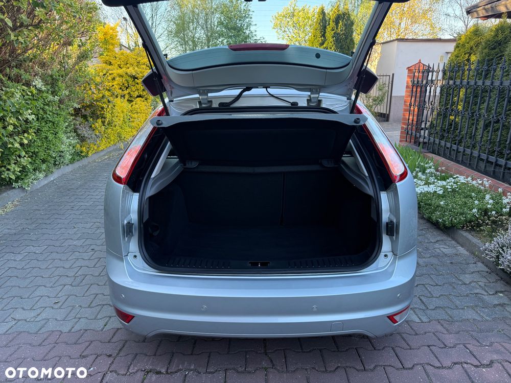 Ford Focus 1.6 Comfort X / 100 - 7