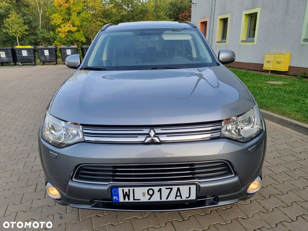 Mitsubishi Outlander Instyle NAVI + - 37