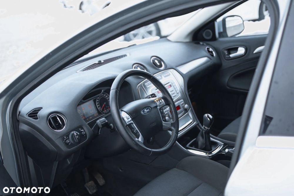 Ford Mondeo 2.0 Ghia - 6