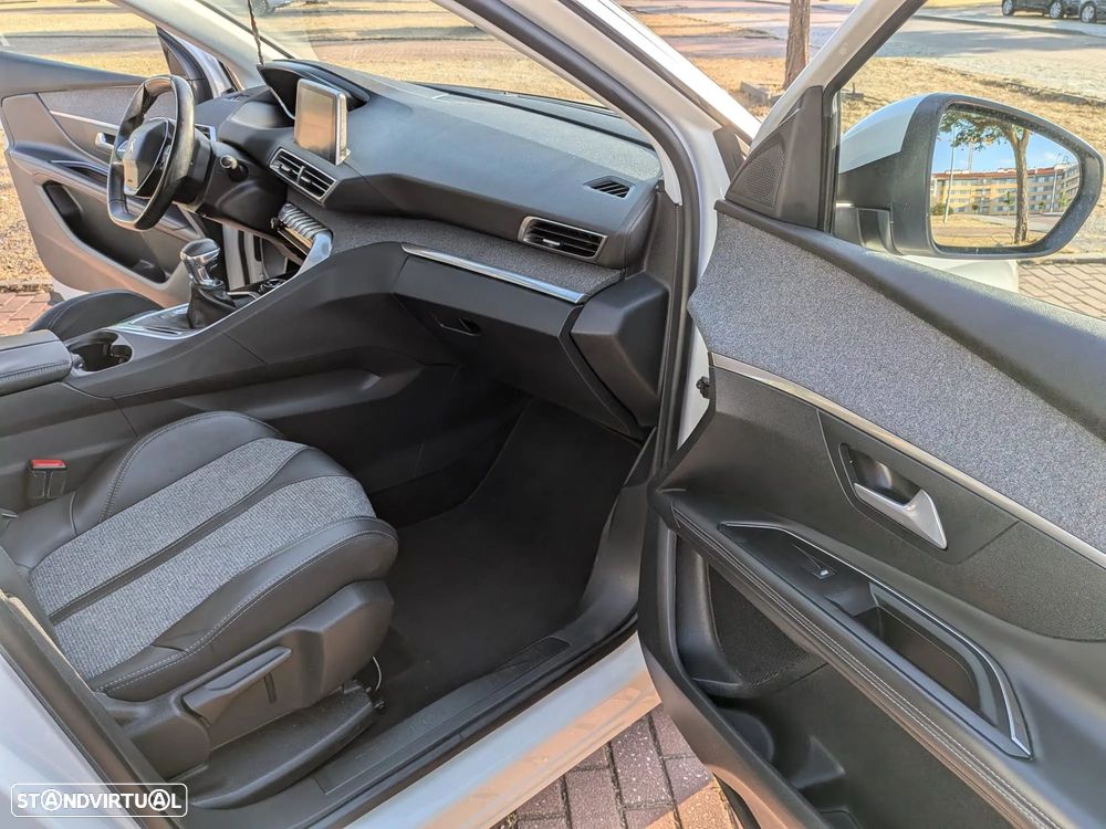 Peugeot 3008 1.2 PureTech Allure - 12