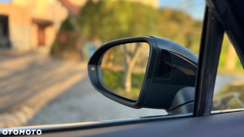 Volkswagen Passat 2.0 TDI SCR DSG Elegance - 19