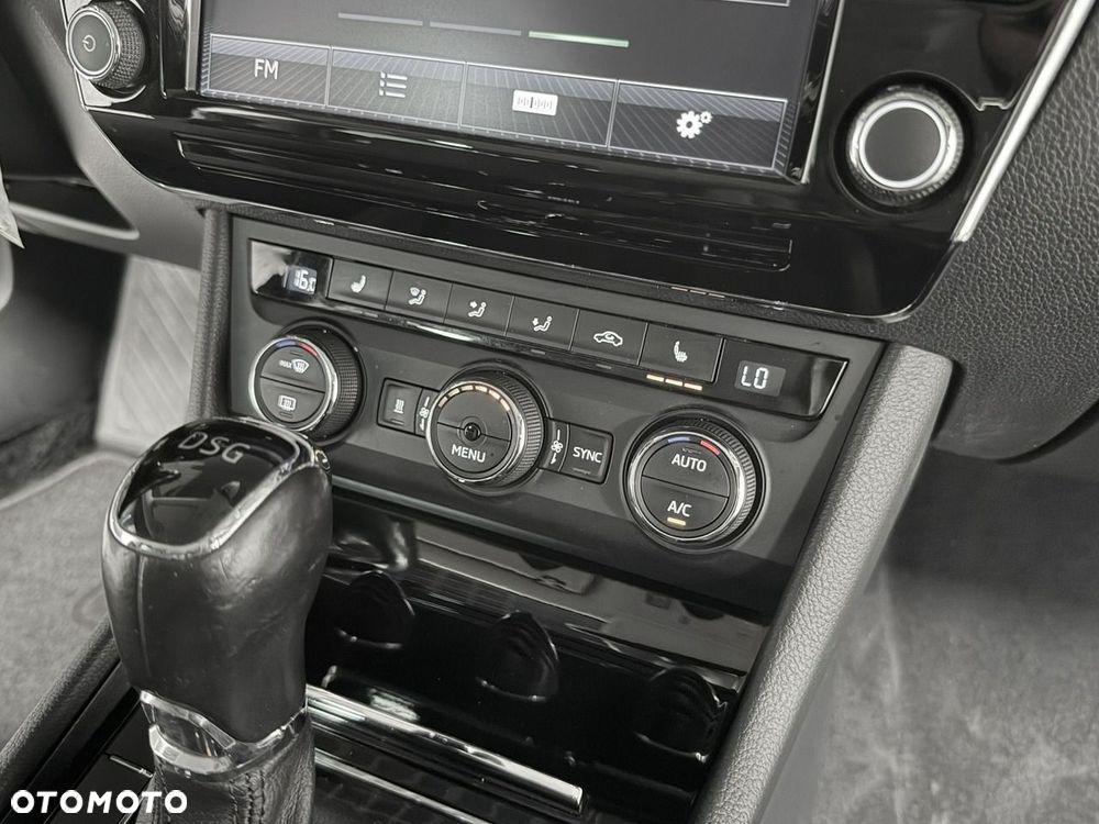 Skoda Superb 2.0 TDI DSG Sportline - 31