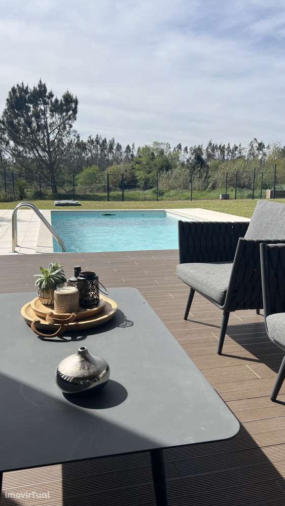 Moradia T4 contemporânea com piscina na zona de Coimbrão (Leiria) - Grande imagem: 4/13