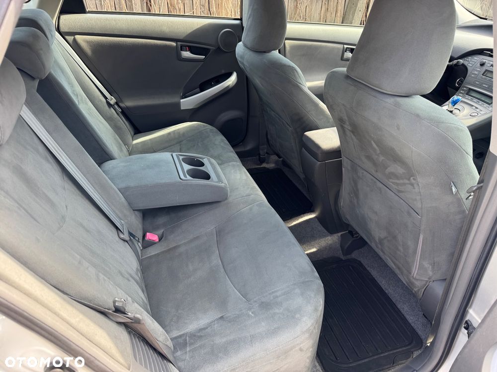 Toyota Prius (Hybrid) Life - 14