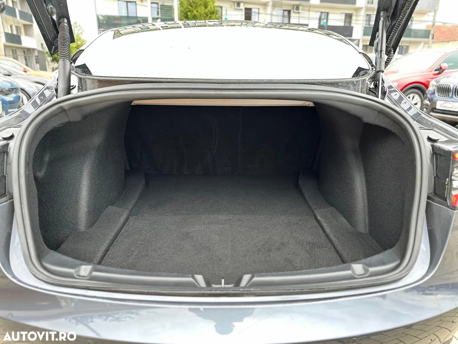 Tesla Model 3 Langstreckenbatterie Allradantrieb Dual Motor Performance - 32