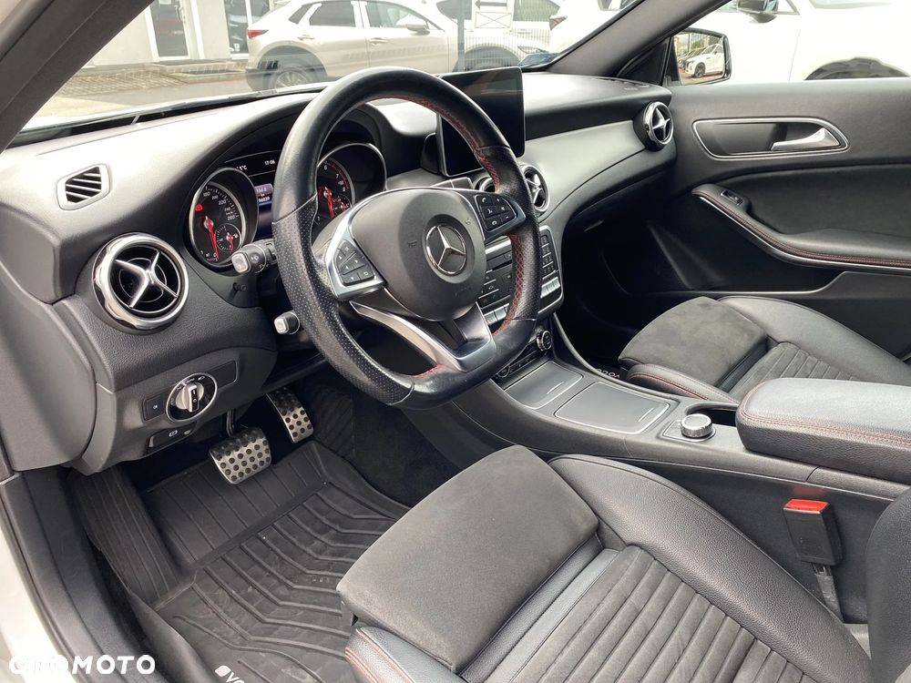 Mercedes-Benz GLA 220 4-Matic - 10