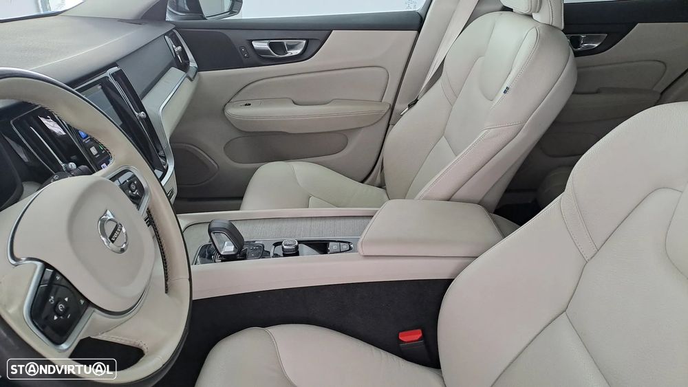 Volvo V60 2.0 B4 Momentum Plus Geartronic - 1