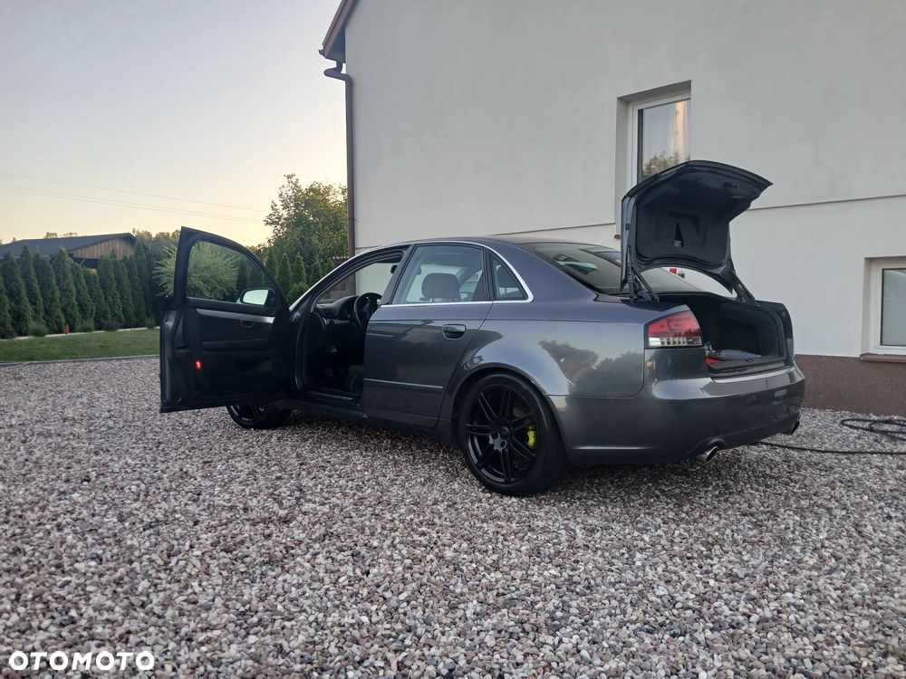 Audi A4 Limousine - 8