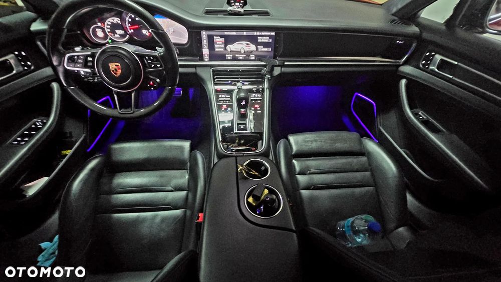 Porsche Panamera - 8