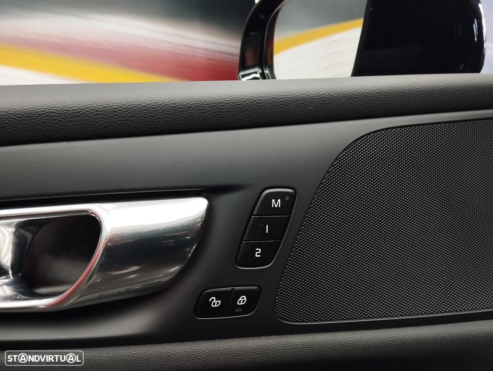 Volvo S60 2.0 T8 PHEV R-Design AWD - 18