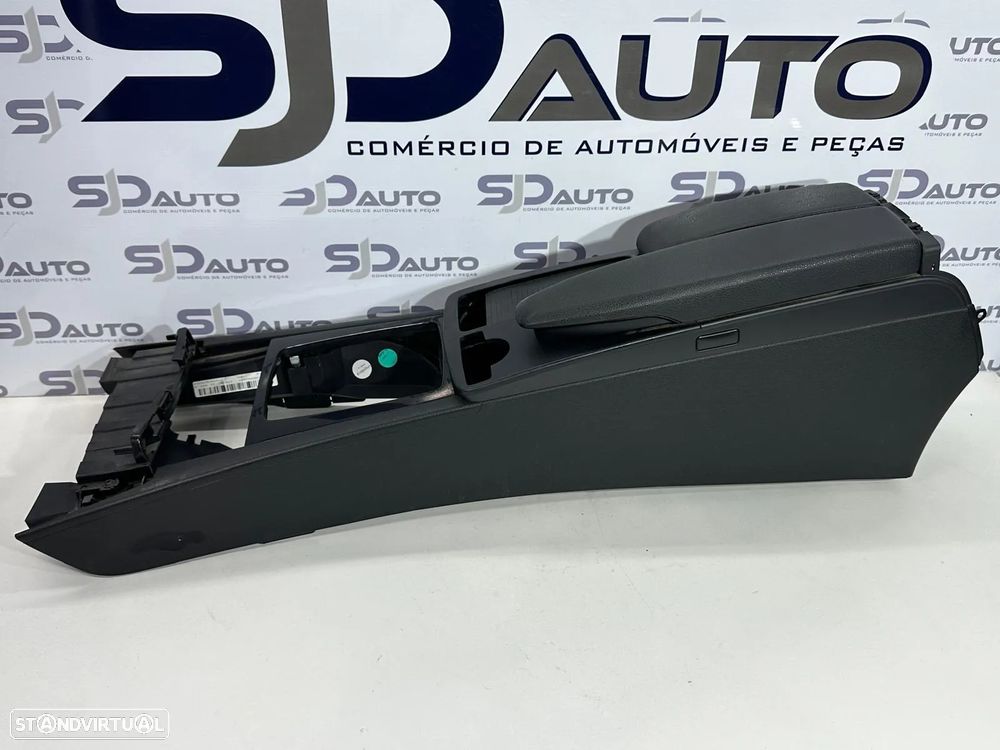 Consola Central + Apoio Braço - Mercedes C (W204) - 1