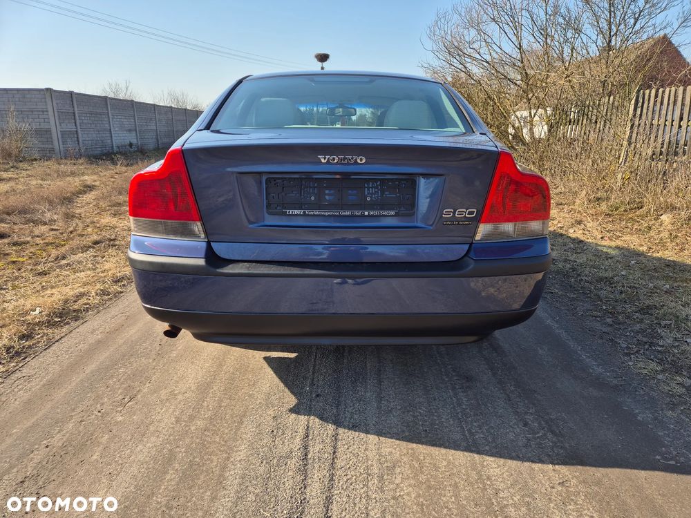 Volvo S60 2.4 Premium - 4