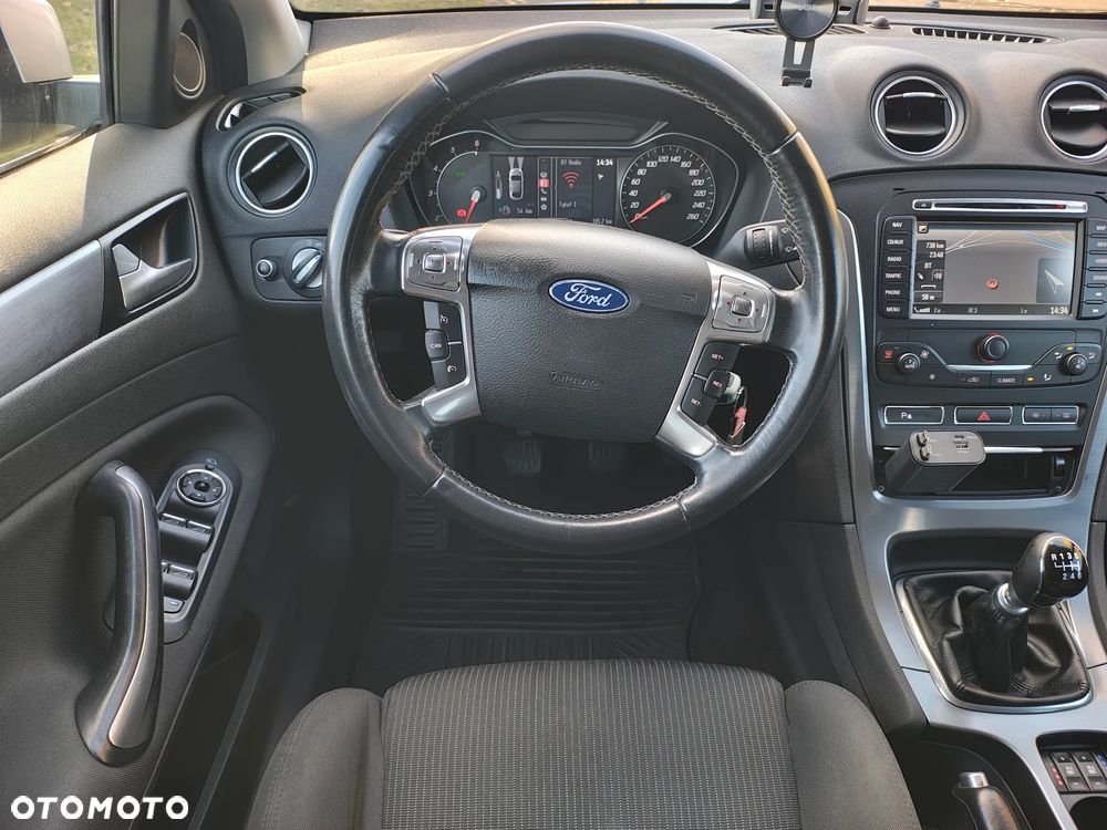 Ford Mondeo - 27