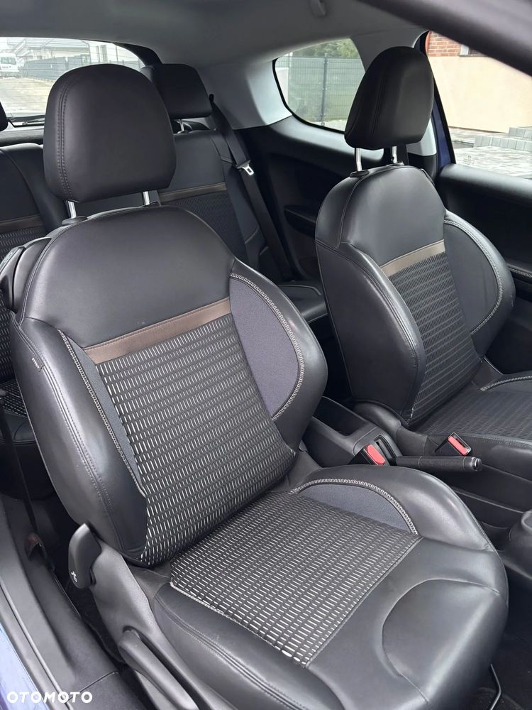 Peugeot 208 - 18