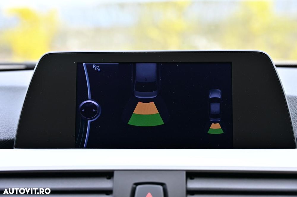 BMW Seria 3 320i Efficient Dynamics Edition - 32