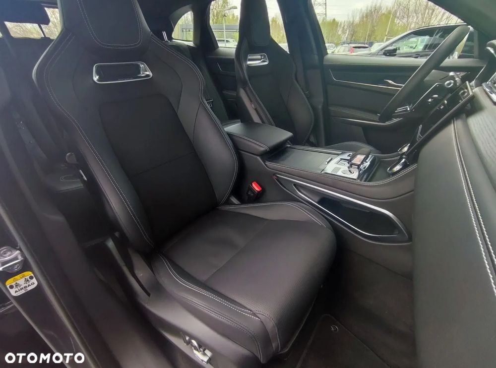 Jaguar F-Pace P250 AWD R-Dynamic HSE - 14