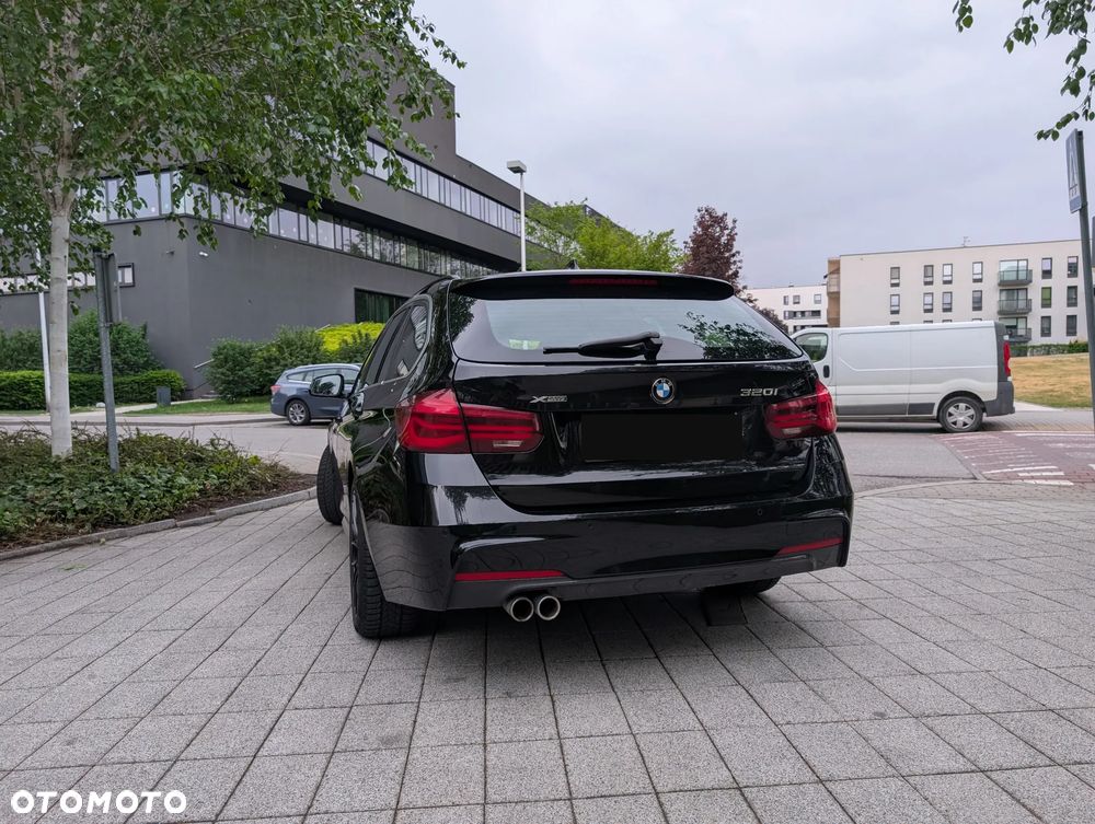 BMW Seria 3 320i xDrive M Sport Shadow sport - 9